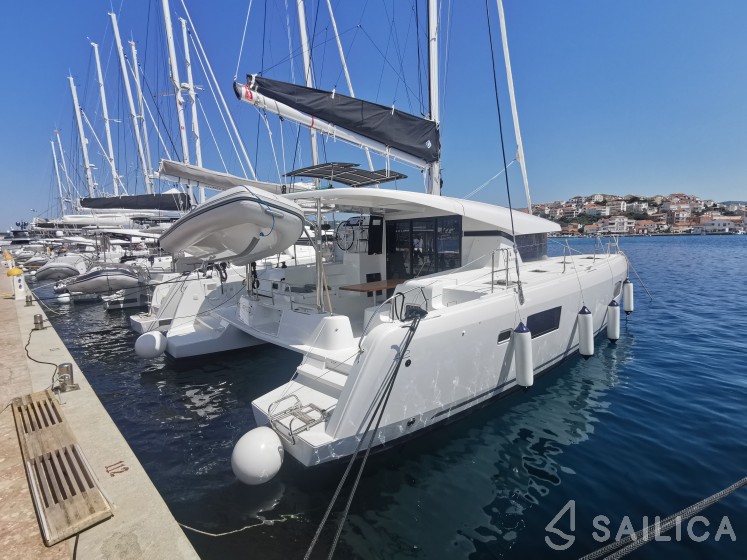 Lagoon 42 - Yacht Charter Sailica