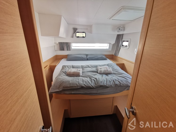 Lagoon 42 - Yacht Charter Sailica