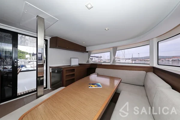 Lagoon 42 - Yacht Charter Sailica