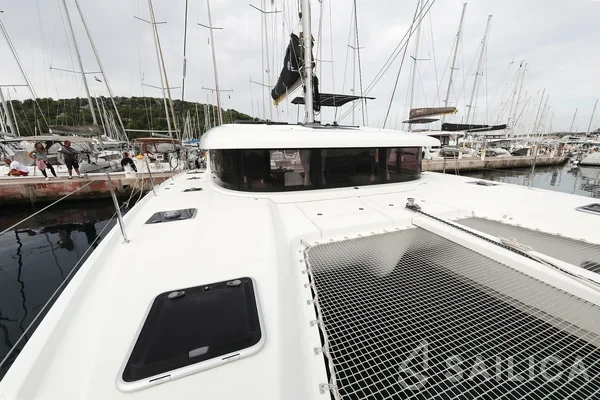 Lagoon 42 - Yacht Charter Sailica