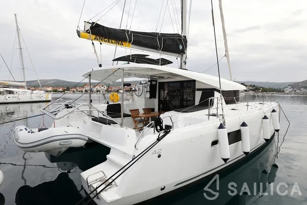 Lagoon 42 - Yacht Charter Sailica