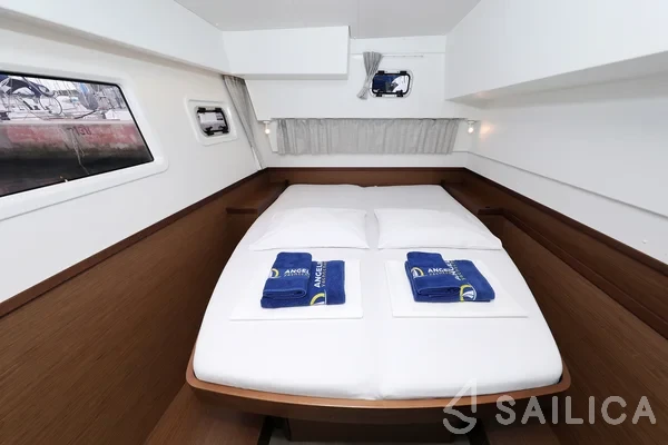 Lagoon 42 - Yacht Charter Sailica