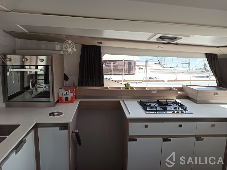 Elba 45 - Yacht Charter Sailica