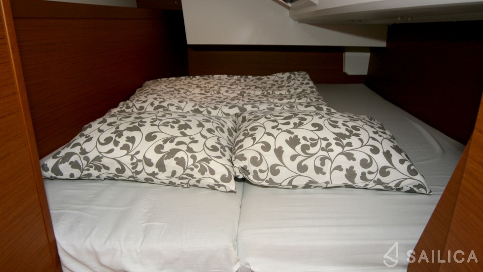 Sun Odyssey 349 - Yacht Charter Sailica