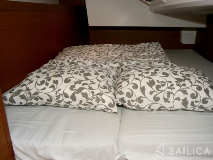 Sun Odyssey 349 - Yacht Charter Sailica
