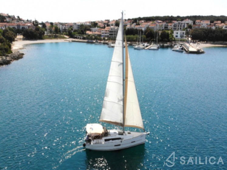 Dufour 382 GL - Yacht Charter Sailica