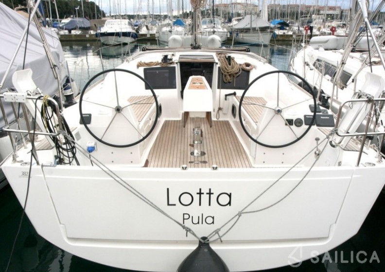 Dufour 382 GL - Yacht Charter Sailica