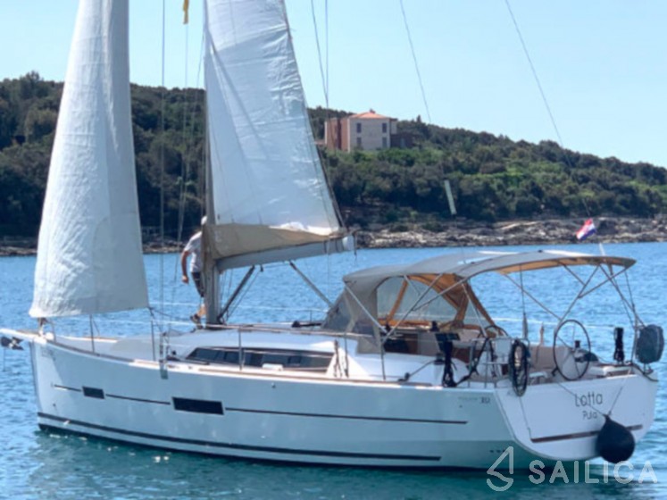Dufour 382 GL - Yacht Charter Sailica