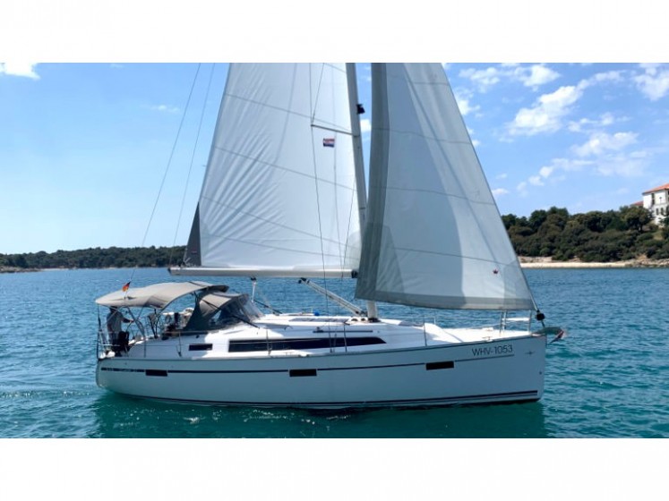 Bavaria 37 Cruiser - Yacht Charter Sailica