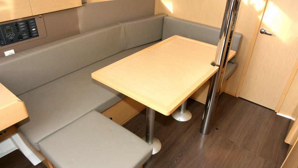 Oceanis 38 - Yacht Charter Sailica