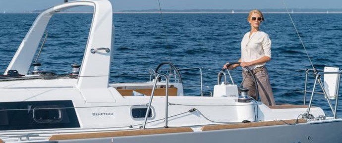 Oceanis 38 - Yacht Charter Sailica