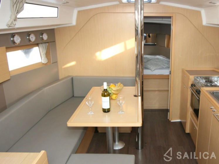 Oceanis 38 - Yacht Charter Sailica