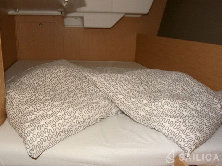 Oceanis 38 - Yacht Charter Sailica