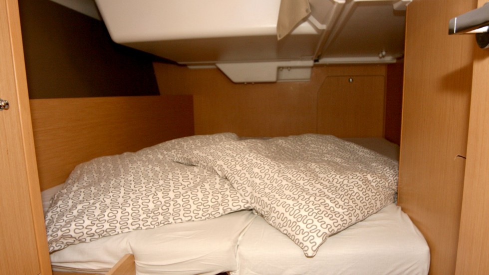 Oceanis 38 - Yacht Charter Sailica