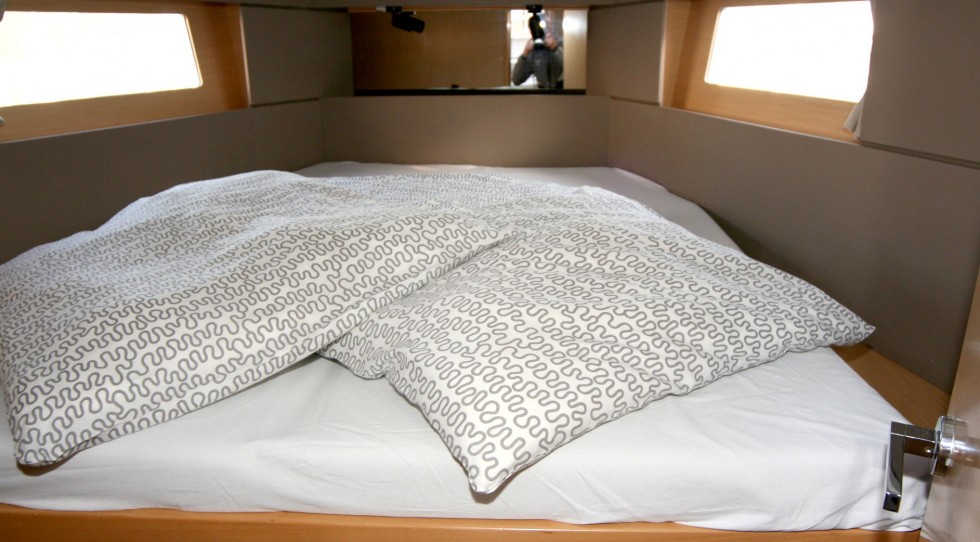 Oceanis 38 - Yacht Charter Sailica
