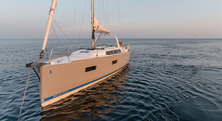 Oceanis 38 - Yacht Charter Sailica
