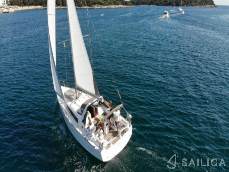 Oceanis 38 - Yacht Charter Sailica