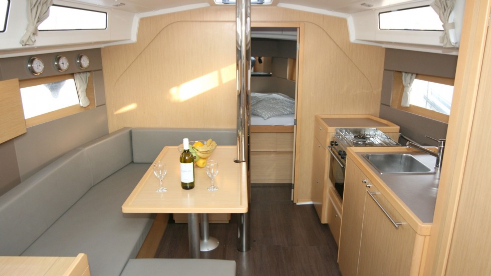 Oceanis 38 - Yacht Charter Sailica
