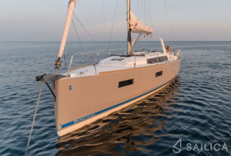 Oceanis 38 - Yacht Charter Sailica
