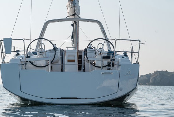 Oceanis 38 - Yacht Charter Sailica