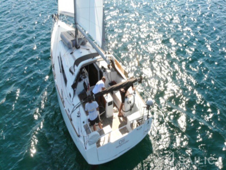 Oceanis 38 - Yacht Charter Sailica