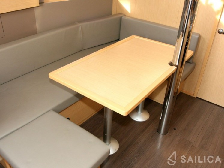 Oceanis 38 - Yacht Charter Sailica