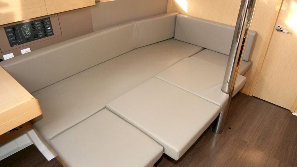 Oceanis 38 - Yacht Charter Sailica