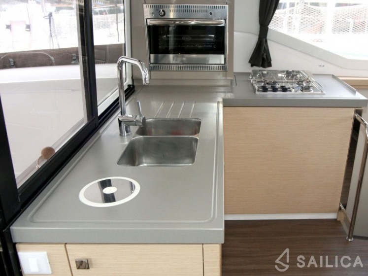 Lucia 40 - Yacht Charter Sailica