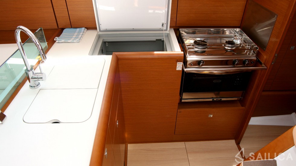 Sun Odyssey 389 - Yacht Charter Sailica
