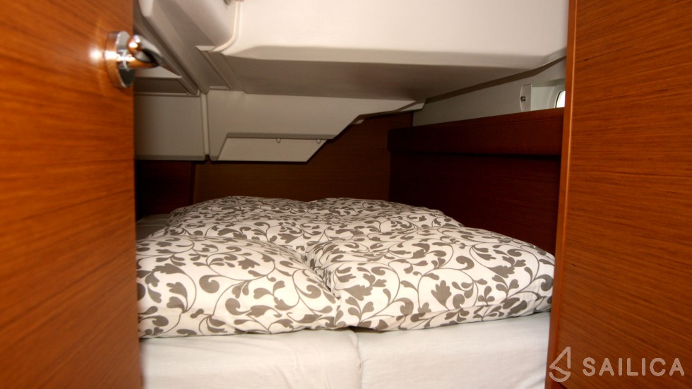 Sun Odyssey 389 - Yacht Charter Sailica