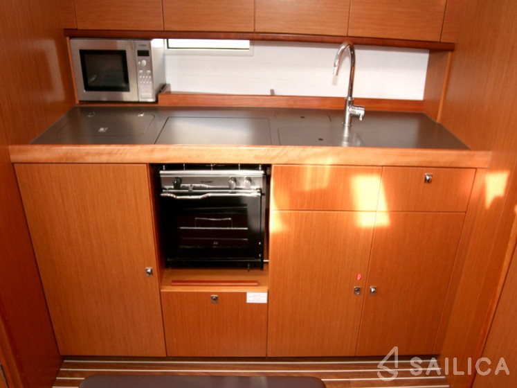 Bavaria 41 Cruiser - Yacht Charter Sailica