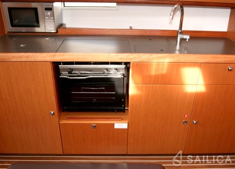 Bavaria 41 Cruiser - Yacht Charter Sailica