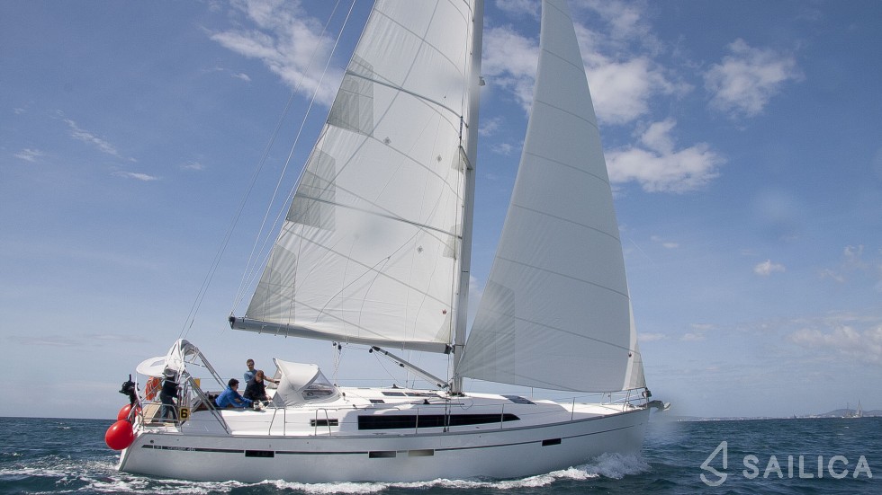 Bavaria 46 Cruiser - Yacht Charter Sailica