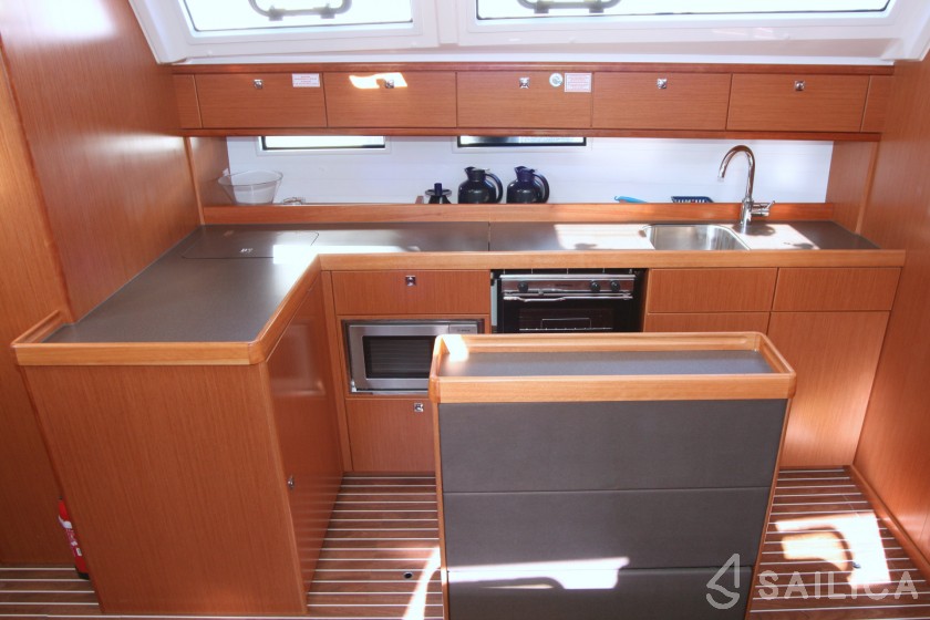 Bavaria 46 Cruiser - Yacht Charter Sailica