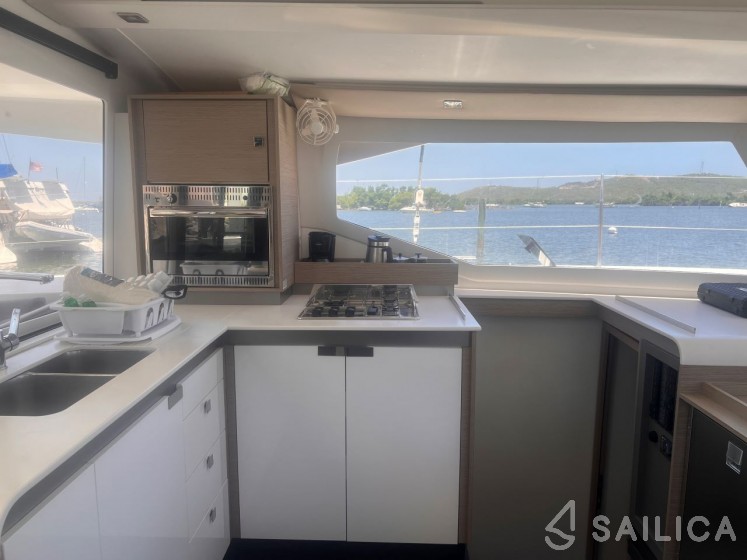 Isla 40 - Yacht Charter Sailica