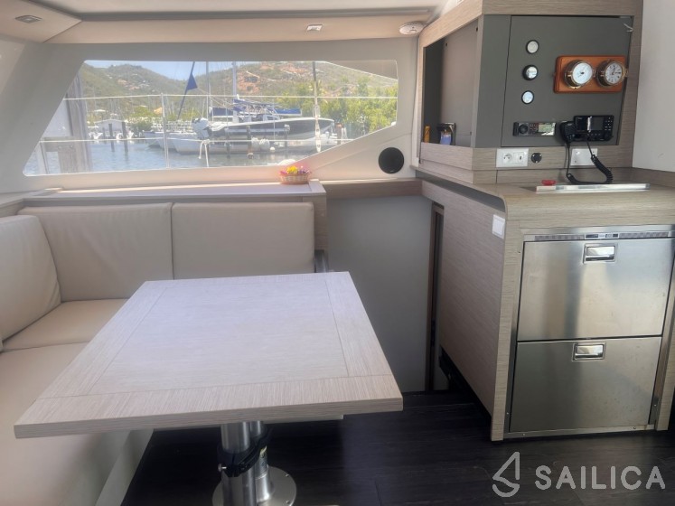 Isla 40 - Yacht Charter Sailica