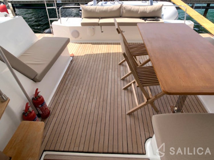 Lucia 40 - Yacht Charter Sailica
