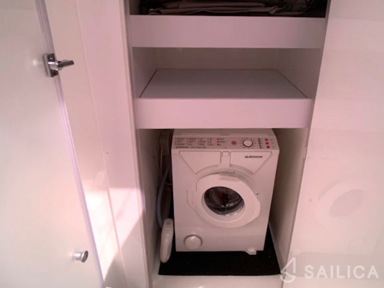 Lucia 40 - Yacht Charter Sailica