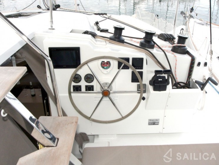 Lucia 40 - Yacht Charter Sailica