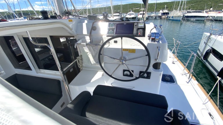 Lagoon 40 - Yacht Charter Sailica