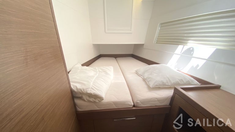 Lagoon 40 - Yacht Charter Sailica