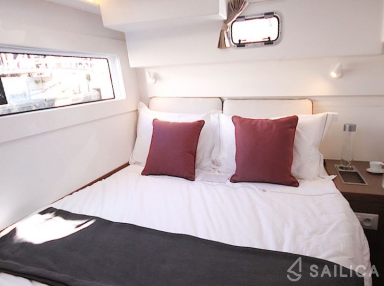 Lagoon 40 - Yacht Charter Sailica