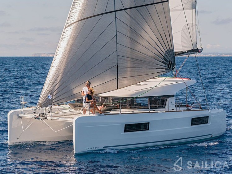 Lagoon 40 - Yacht Charter Sailica