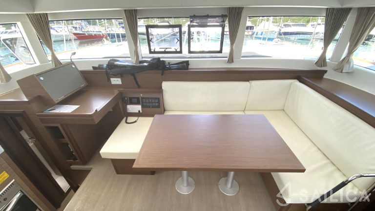 Lagoon 40 - Yacht Charter Sailica