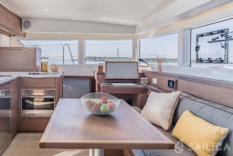 Lagoon 40 - Yacht Charter Sailica