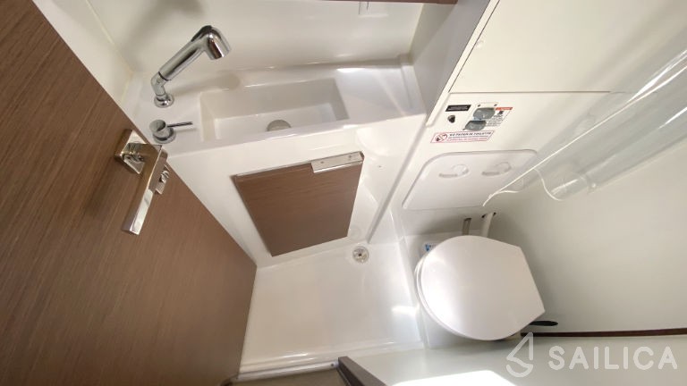 Lagoon 40 - Yacht Charter Sailica