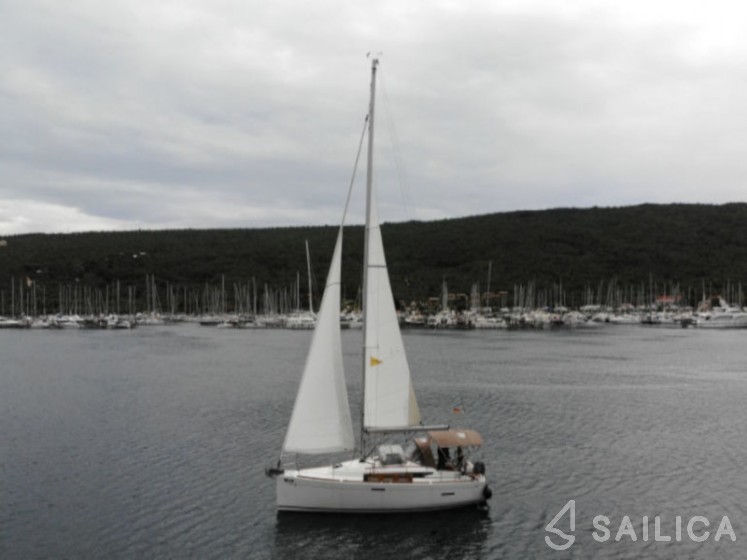 Sun Odyssey 389 - Yacht Charter Sailica