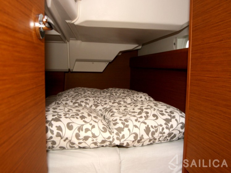 Sun Odyssey 389 - Yacht Charter Sailica