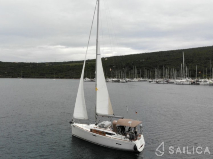 Sun Odyssey 389 - Yacht Charter Sailica