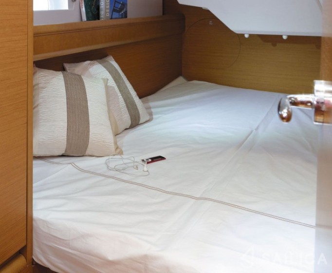 Sun Odyssey 389 - Yacht Charter Sailica